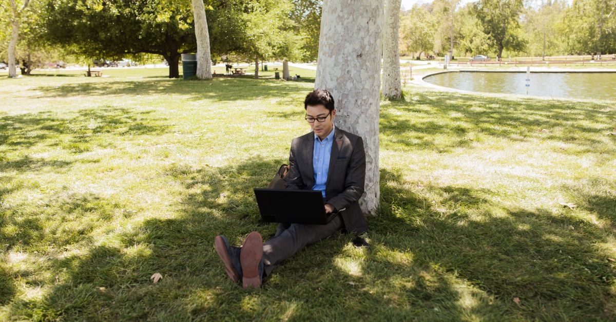 Đánh giá Chuwi UniBook $450: Điểm mạnh, yếu và lời khuyên
